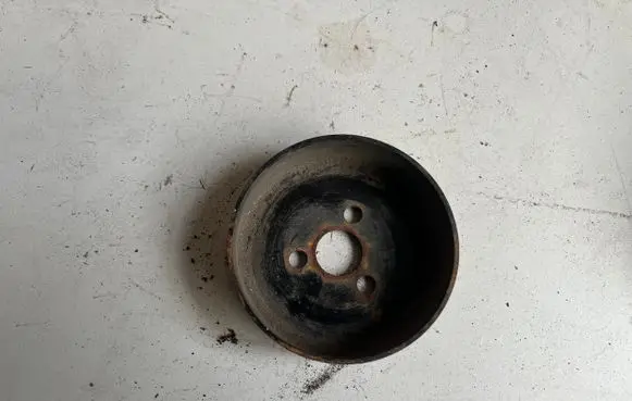 Ford Focus Water pump pulley XS408509AA