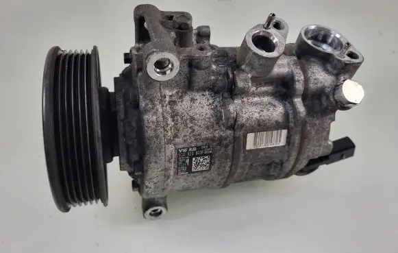 Volkswagen Golf VII Air conditioning (A/C) compressor (pump) 5Q0820803F