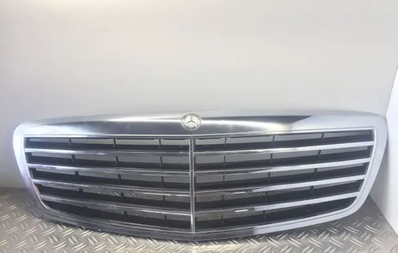Mercedes-Benz S W221 Front bumper upper radiator grill 2218800083 A2218800083