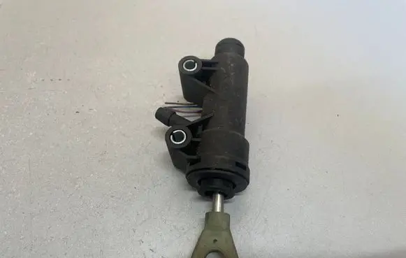 BMW 3 F30 F35 F31 Clutch slave cylinder 6773570