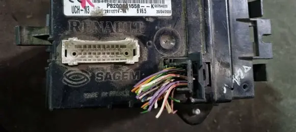 Renault Trafic II (X83) Comfort/convenience module P8200461558K 28112774B
