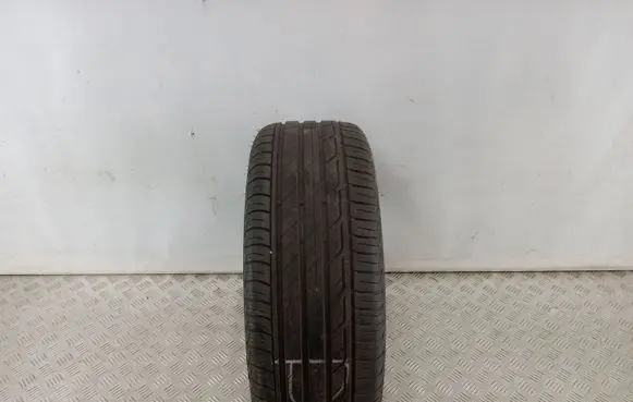 Volkswagen PASSAT B8 R17 summer tire 21555R17