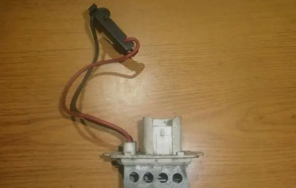 Renault Clio I Heater blower motor/fan resistor 833745n
