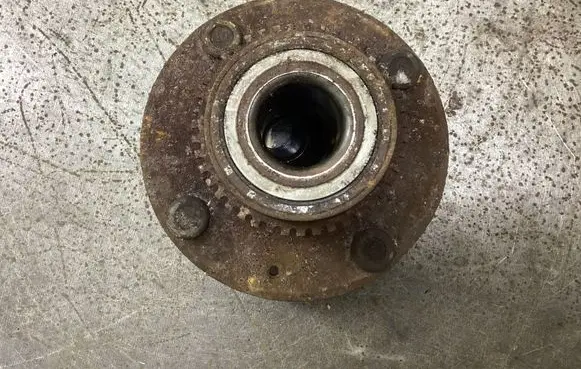 Rear wheel hub