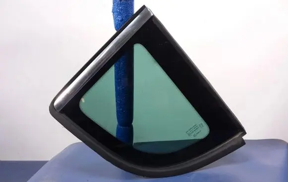 Peugeot 3008 I Rear side window