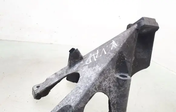Audi A4 S4 B6 8E 8H Engine mounting bracket 8E0199307F