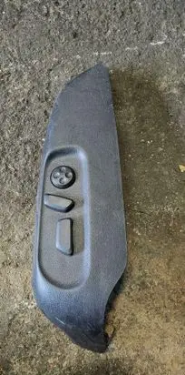 Volkswagen PASSAT B6 Seat trim brak