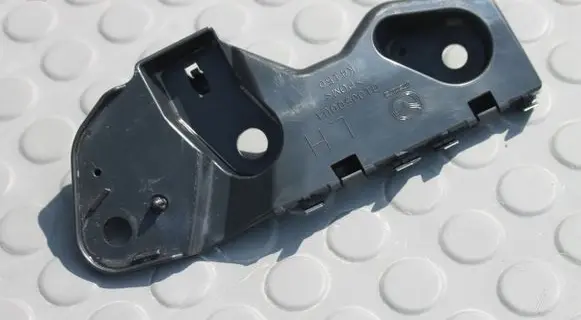 Mazda CX-3 Front bumper mounting bracket D10J500U1