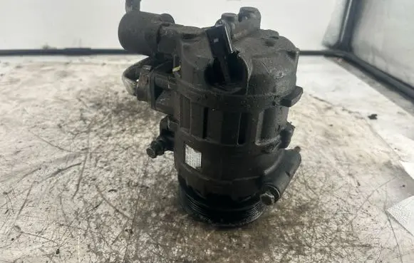 Volkswagen Crafter Air conditioning (A/C) compressor (pump) 2E0820803C
