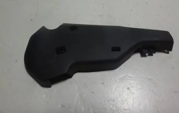 BMW 5 E39 Seat belt trim 8238488