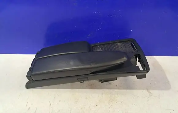 Mercedes-Benz E C207 W207 Armrest A2046801339