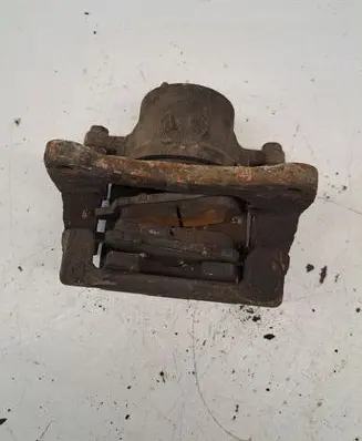 Toyota Prius (NHW20) Front brake caliper