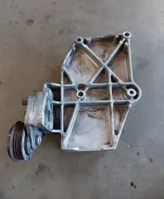 Volkswagen PASSAT B5.5 A/C compressor mount bracket 028260885A