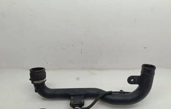 Volkswagen PASSAT B5 Intercooler hose/pipe 8D0145840M