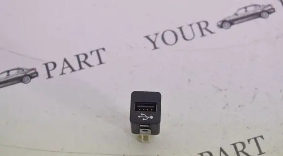 BMW 5 E60 E61 USB socket connector 9237656
