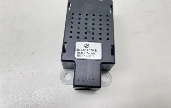 Volkswagen Golf VI Aerial antenna amplifier 5M0035570B
