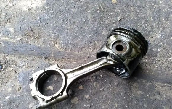 Volvo V70 Piston with connecting rod 81L79