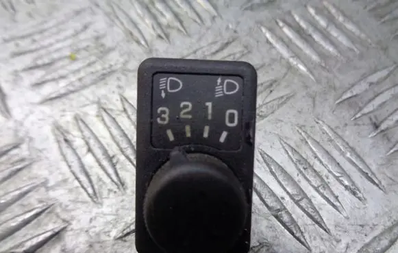 Nissan Primera Headlight level adjustment motor 