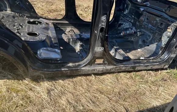 Peugeot 4007 Side car body part 