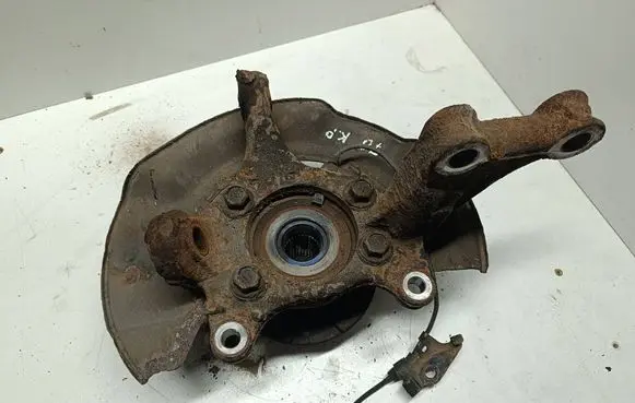 Toyota RAV 4 (XA40) Front wheel hub spindle knuckle 
