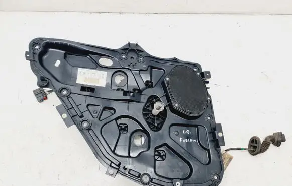 Rear door manual window regulator