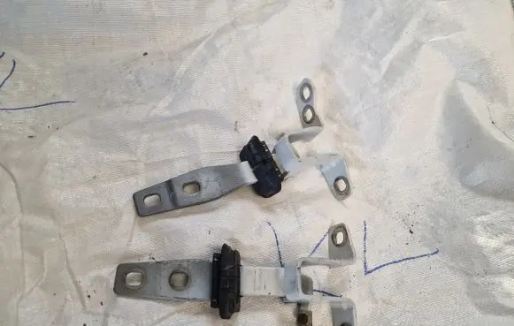 BMW X3 F25 Loading door upper hinge 