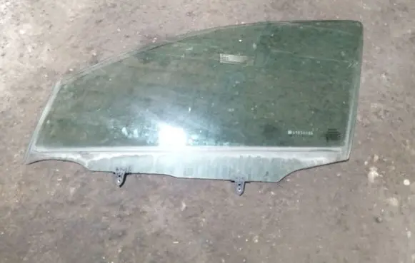 Nissan Qashqai Front door window glass four-door