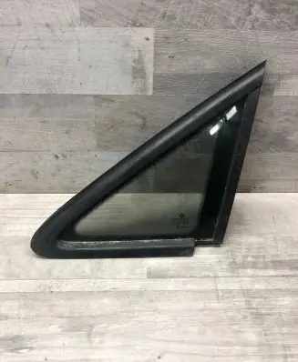 Volkswagen Touran I Rear side window 43R00048 E000255 DOT24M68AS2