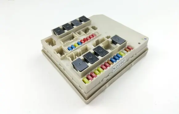 Renault Clio III Fuse box set 233293C