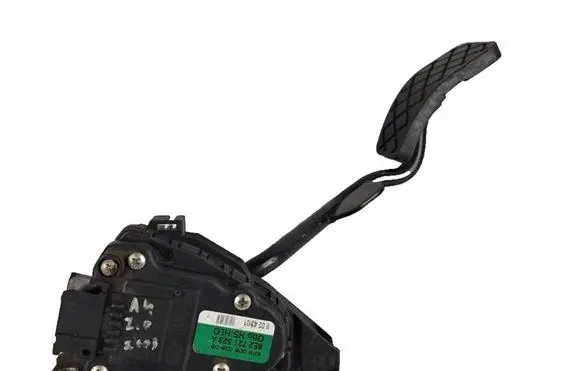 Volkswagen PASSAT B5 Accelerator throttle pedal 8E2721523A