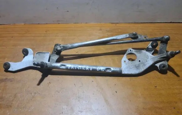 Nissan Primera Front wiper linkage 