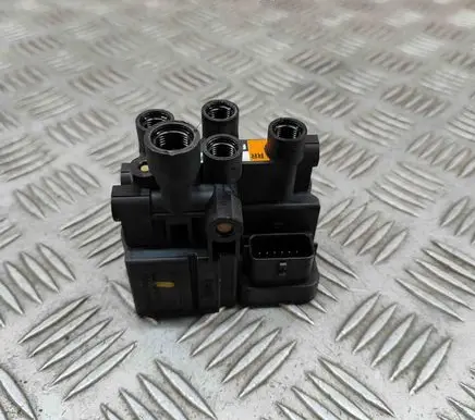 Land Rover Range Rover Sport L494 Air suspension control unit module (rear) CPLA5B710BC