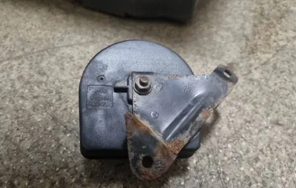 BMW 7 E38 Alarm system siren 838315208
