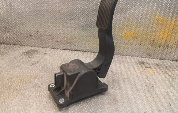 Mercedes-Benz Vito Viano W639 Accelerator throttle pedal 9063000404
