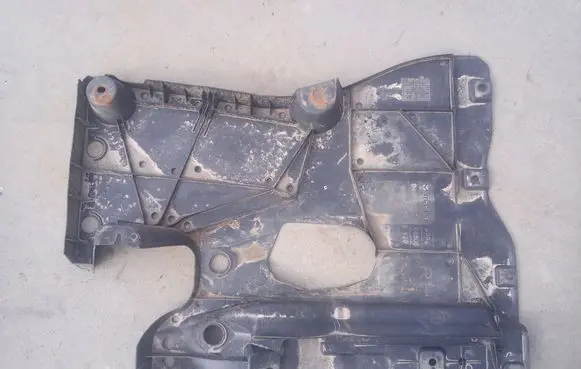 Mazda 3 II Center/middle under tray cover B45A561Z1