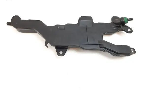 Lexus LS 460 - 600H Oil breather separator 1221538020