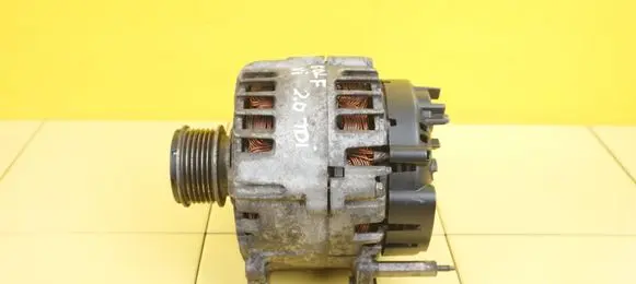 Volkswagen Golf VI Generator/alternator 03C903023F CBA