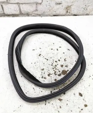 BMW 4 F36 Gran coupe Rear door rubber seal (on body) 7401894
