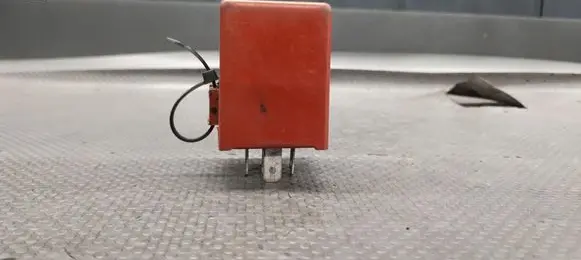Land Rover Range Rover Velar Fuel pump relay 33406E