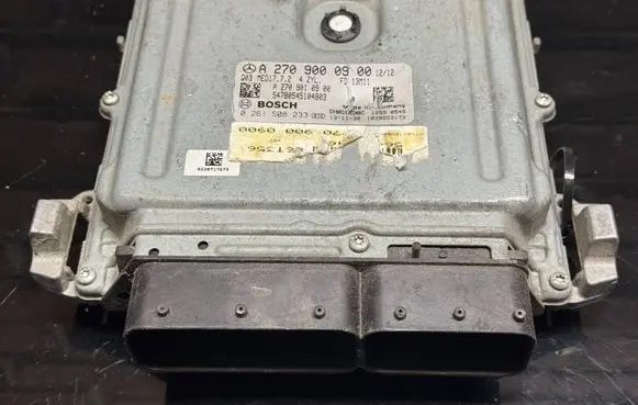 Mercedes-Benz A W176 Engine control unit/module A2709000900 A2709010900 0261S08233