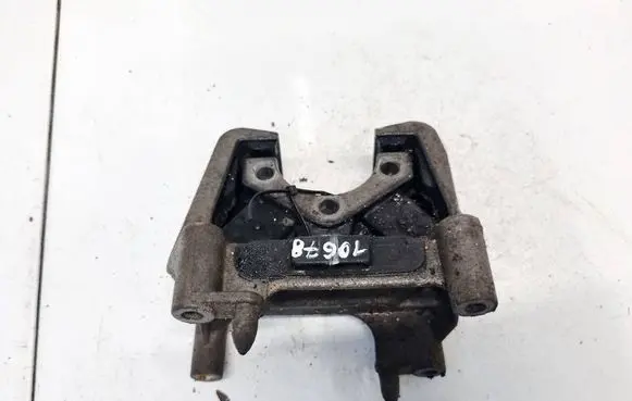 Engine mount bracket