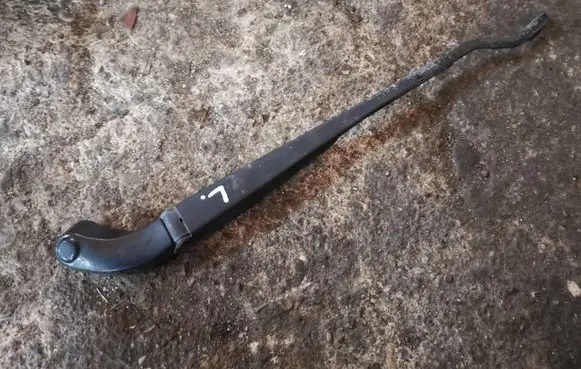 Mini One - Cooper R50 - 53 Front wiper blade arm
