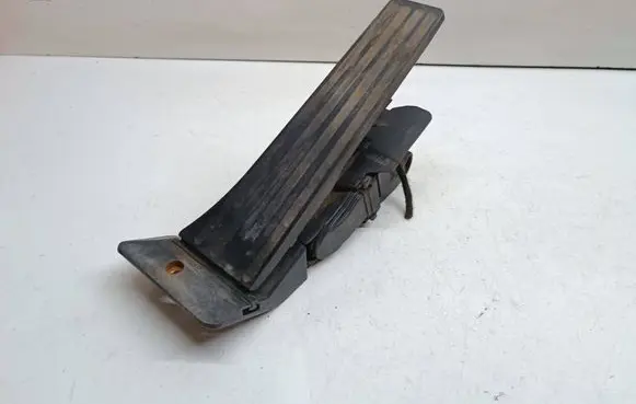 BMW 1 E82 E88 Accelerator throttle pedal 6853176 35426853176