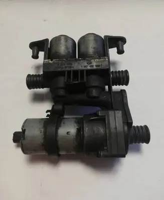 BMW 5 E39 Coolant heater control valve 0392020041 1147412135 8374994