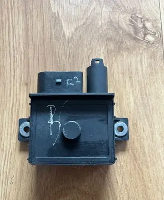 BMW 3 E90 E91 Glow plug pre-heat relay 7786821