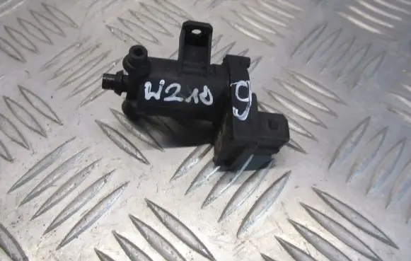 Mercedes-Benz E W210 Valve vacuum 
