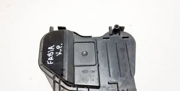Skoda Fabia Mk1 (6Y) Headlight/headlamp dust cover 24636700