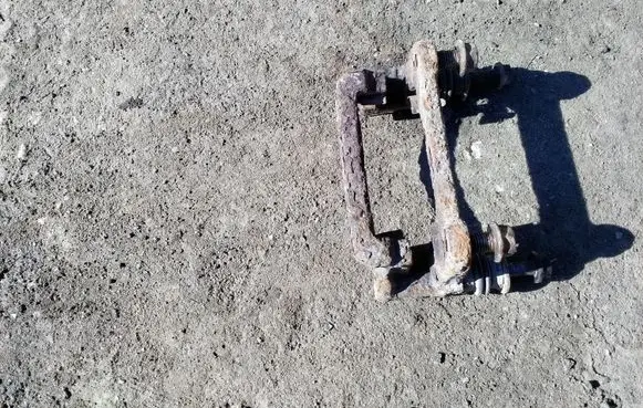 Toyota Corolla E120 E130 Brake caliper pad carrier rear 