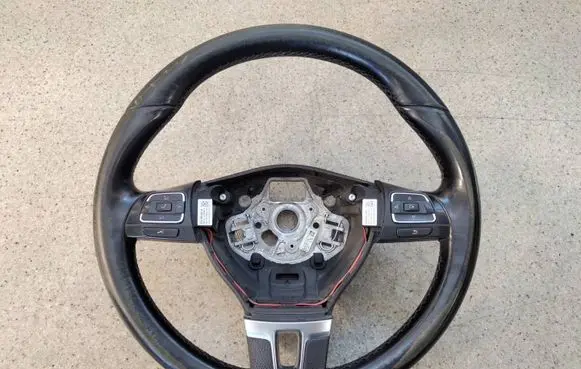Volkswagen PASSAT CC Steering wheel