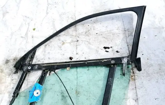 Audi A4 S4 B7 8E 8H Front door window/glass frame 8E0837630
